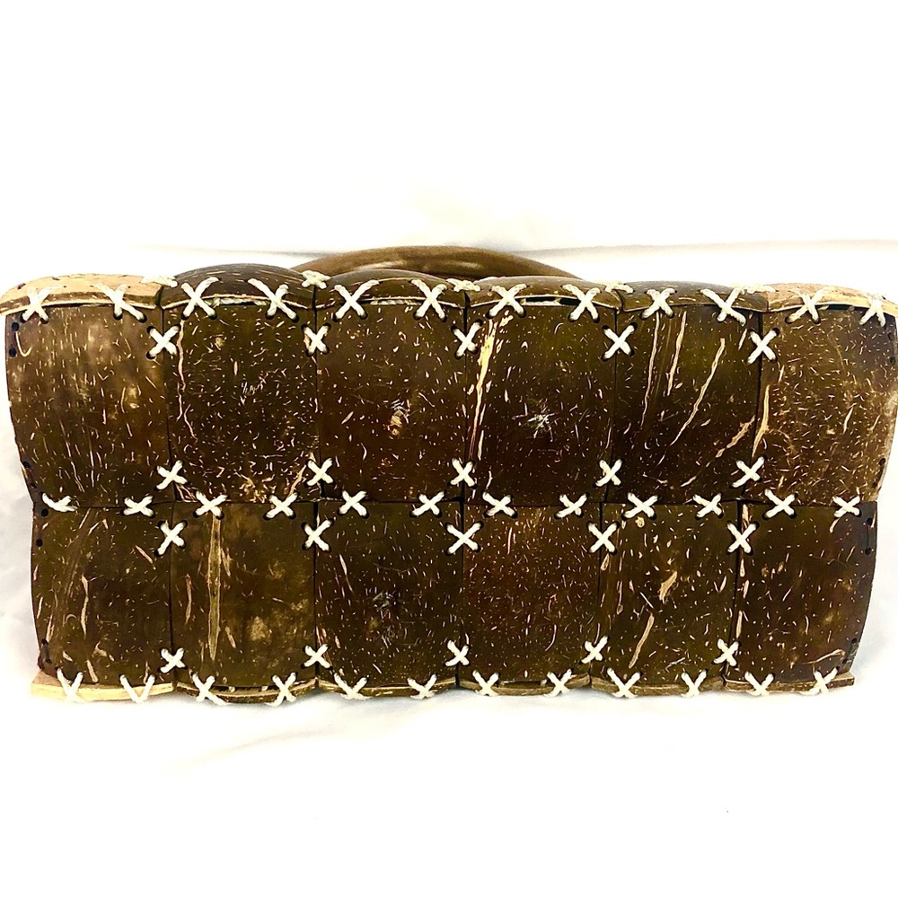 Handmade Coconut Shell Handbag - Picture 6 of 9